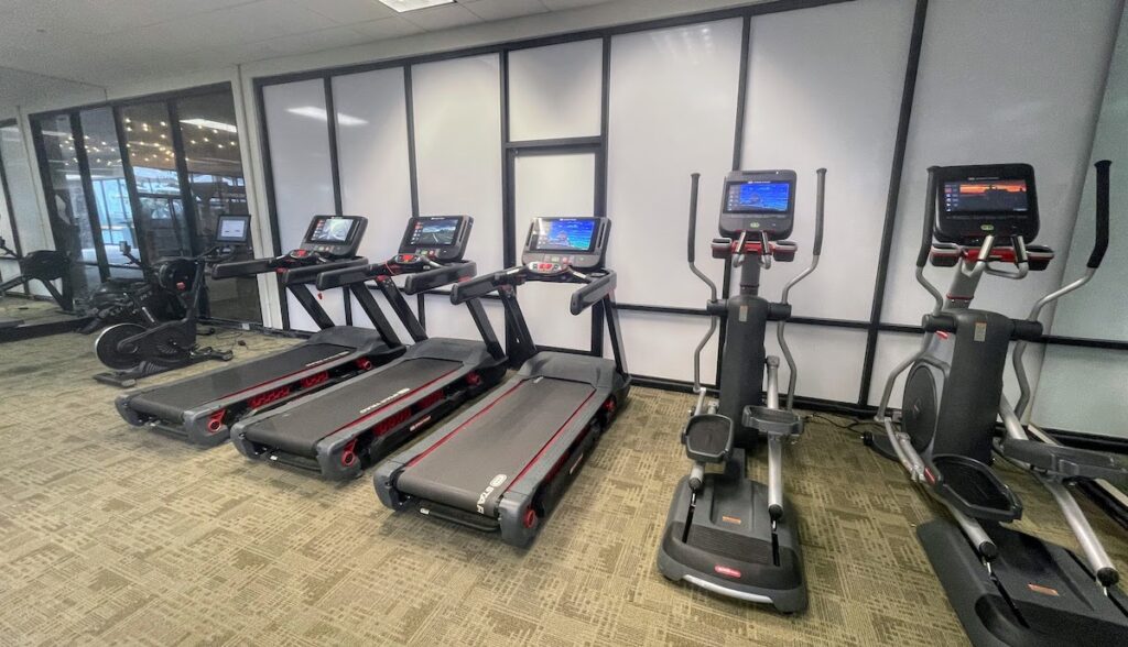 Review & Video: Courtyard King Kamehameha's Kona Beach Hotel Hawaii Calling Fitness center at Courtyard King Kamehameha's Kona Beach Hotel