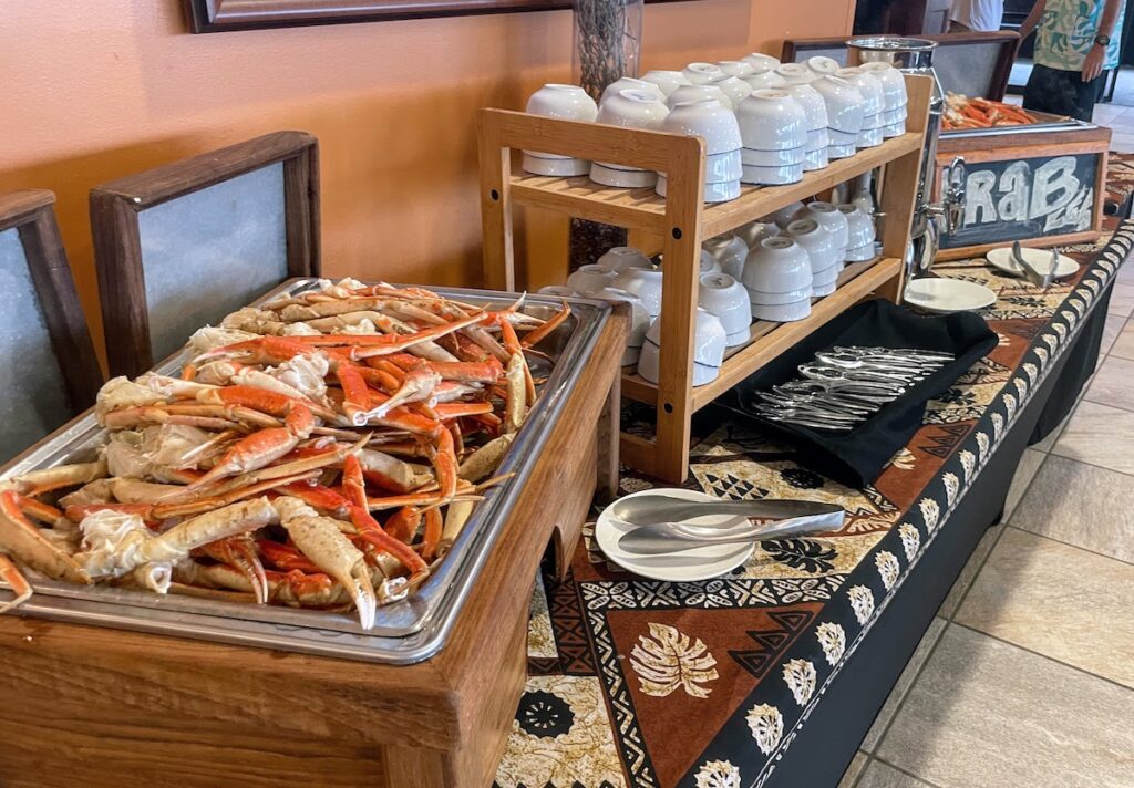 Review & Video: Courtyard King Kamehameha's Kona Beach Hotel Hawaii Calling a buffet with crab legs and a tray of food