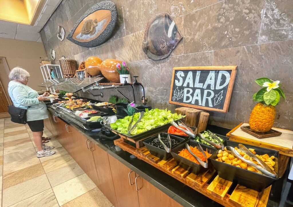 Review & Video: Courtyard King Kamehameha's Kona Beach Hotel Hawaii Calling a buffet with food on it