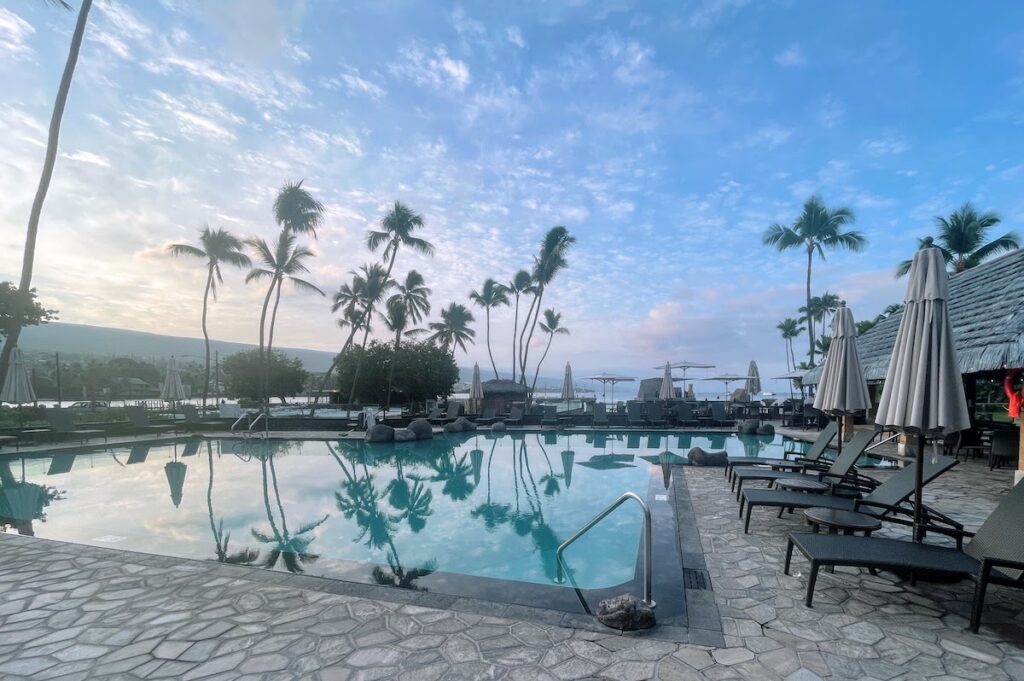 Review & Video: Courtyard King Kamehameha's Kona Beach Hotel Hawaii Calling a pool with chairs and palm trees
