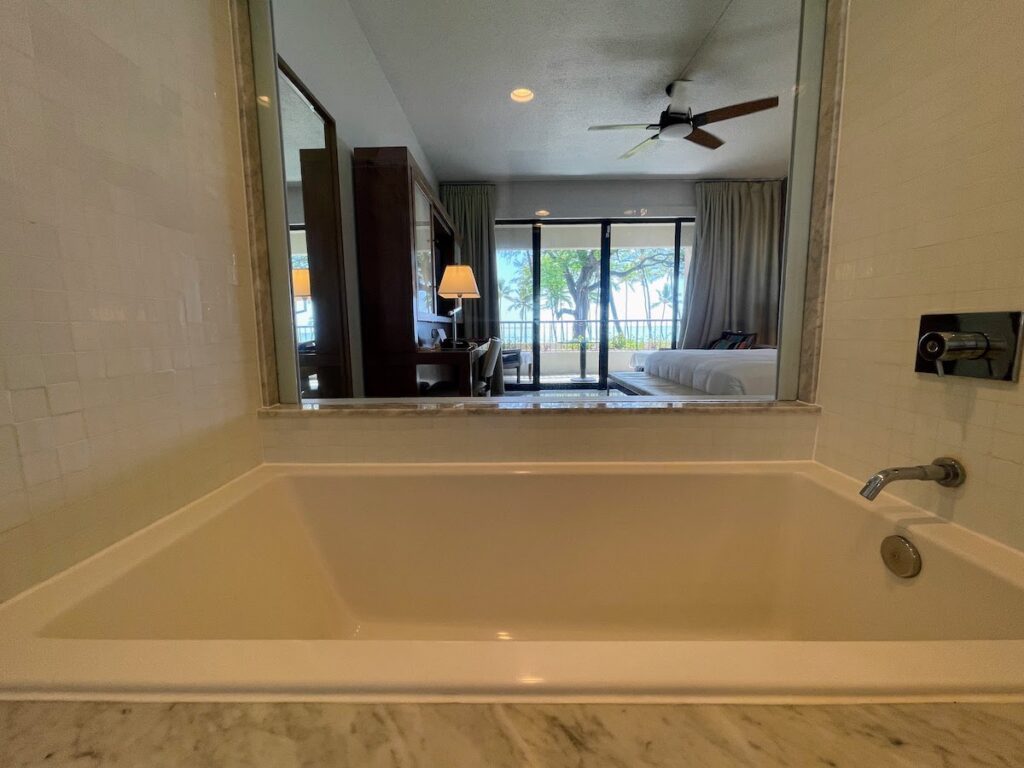 Review & Video: Mauna Kea Beach Hotel, Autograph Collection Hawaii Calling a bathtub in a bathroom