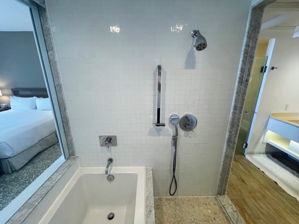 Review & Video: Mauna Kea Beach Hotel, Autograph Collection Hawaii Calling a bathroom with a bathtub and shower