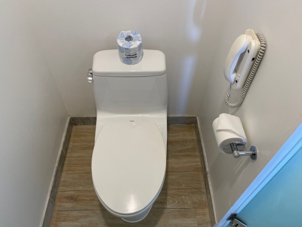 Review & Video: Mauna Kea Beach Hotel, Autograph Collection Hawaii Calling a toilet with a roll of toilet paper on the tank
