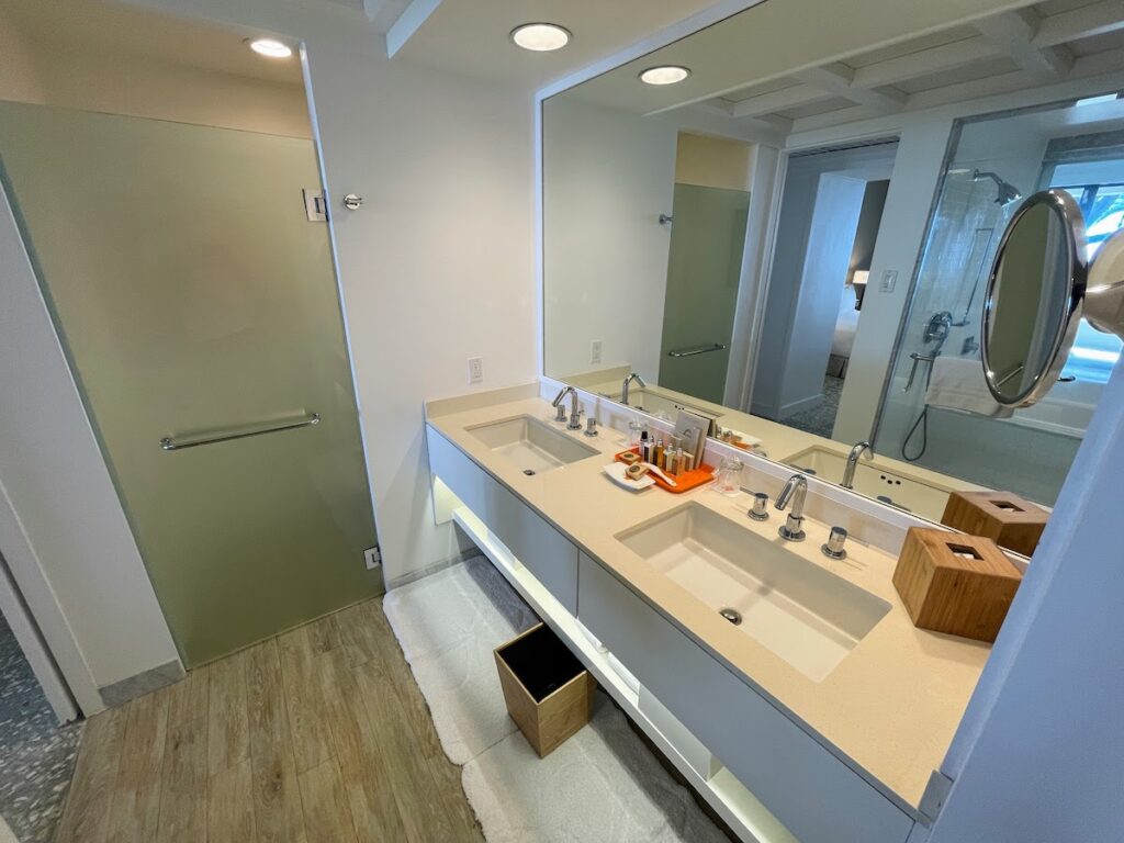 Review & Video: Mauna Kea Beach Hotel, Autograph Collection Hawaii Calling a bathroom with a large mirror and sink