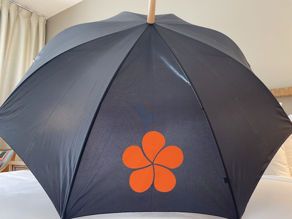 Review & Video: Mauna Kea Beach Hotel, Autograph Collection Hawaii Calling a black umbrella with an orange flower on it