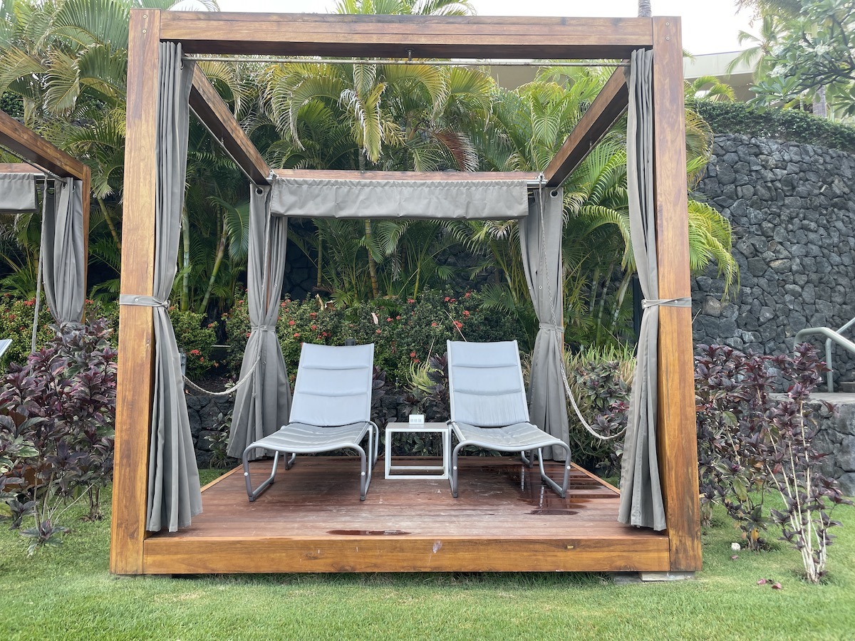 Review & Video: The Westin Hapuna Beach Resort Hawaii Calling a wooden structure with chairs and a table in the middle of a yard