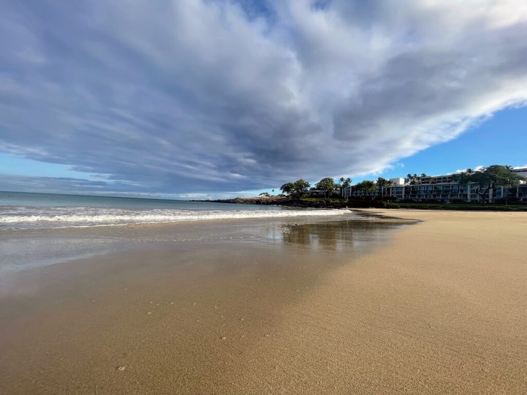 Review & Video: The Westin Hapuna Beach Resort Hawaii Calling a beach with buildings and water