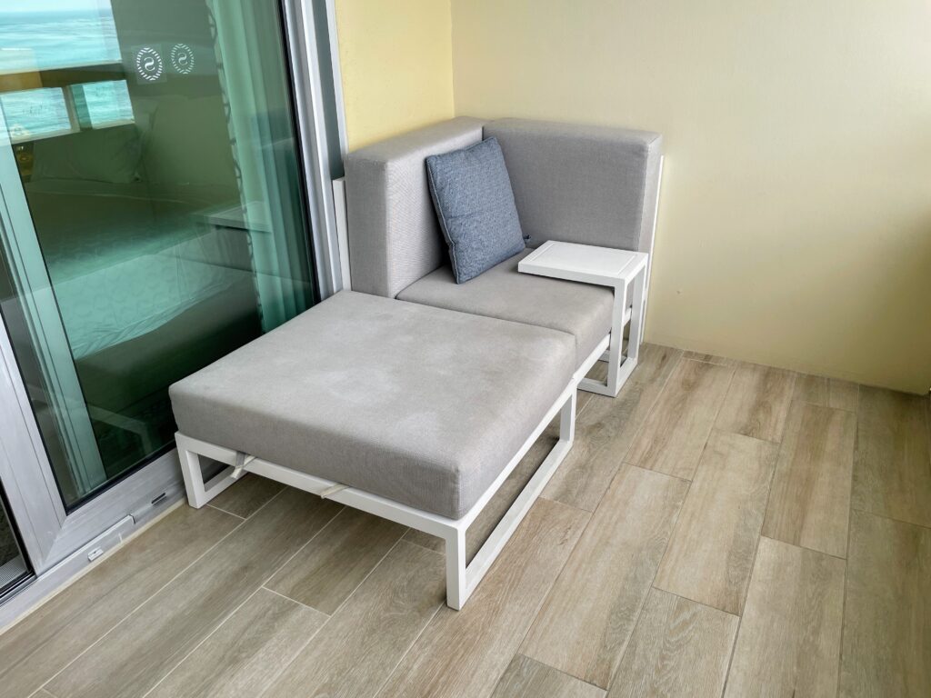 Review & Video: Sheraton Waikiki, Best Family Hotel on Oahu Hawaii Calling a couch next to a glass door