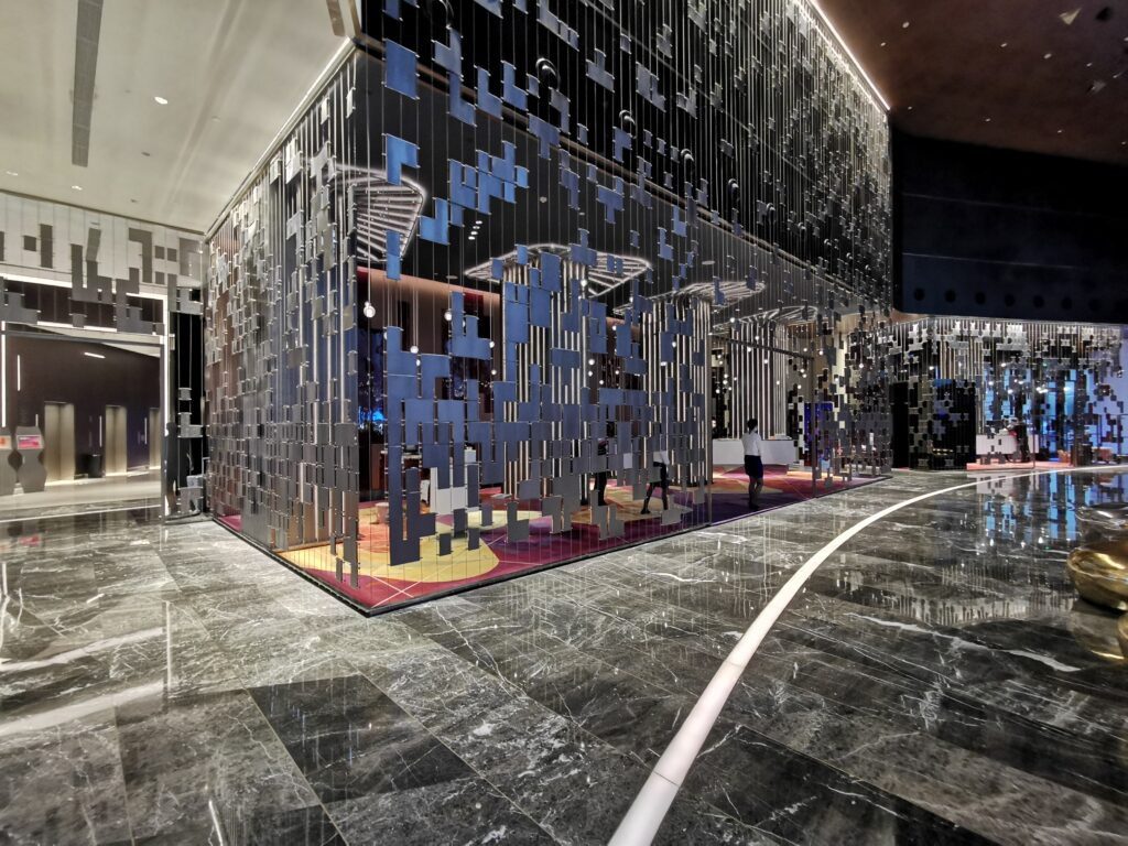 Marriott STARS and Luminous Programs Explained (2025) Hawaii Calling a room with a wall of mirrors
