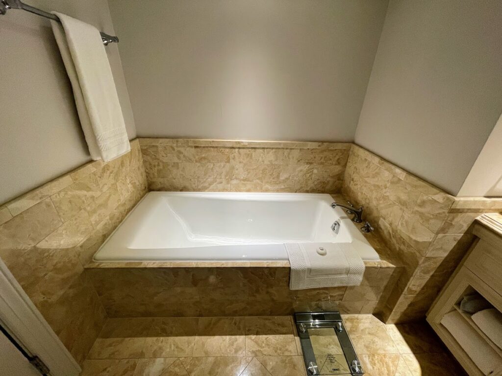 Review & Video: The Ritz-Carlton Washington DC, Refined Luxury Hawaii Calling a bathtub in a bathroom