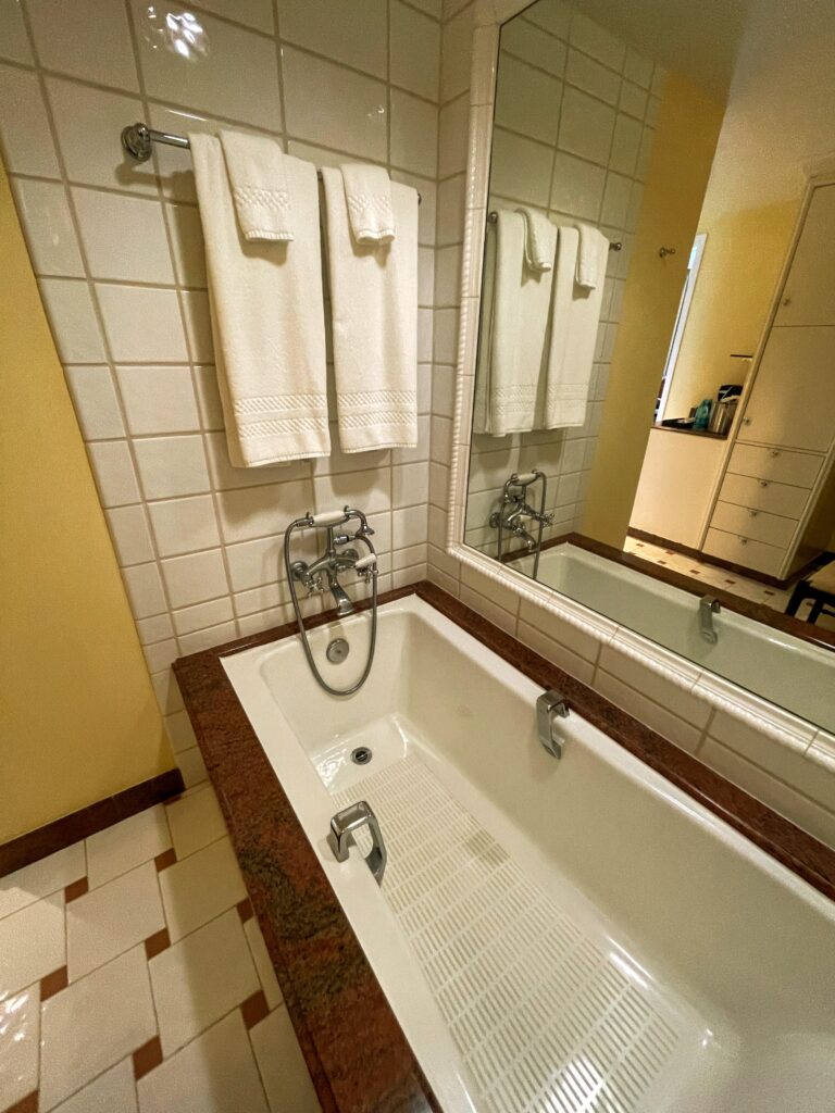 Review & Video: The Kahala Hotel and Resort, Presidential Luxury Hawaii Calling a bathtub and mirror in a bathroom
