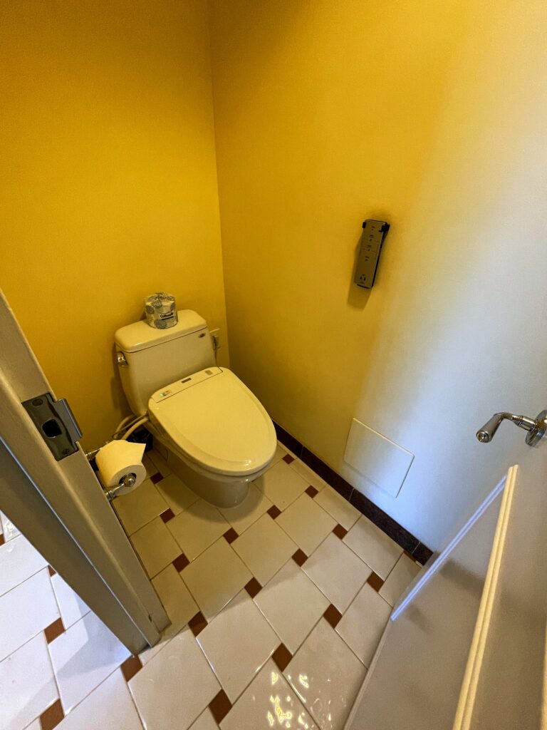 Review & Video: The Kahala Hotel and Resort, Presidential Luxury Hawaii Calling a toilet in a bathroom