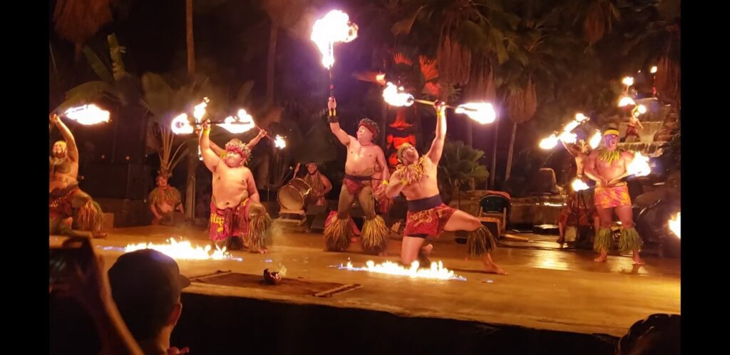 Luxury Oahu 7 Day Itinerary 2023 Hawaii Calling a group of men performing fire dancing