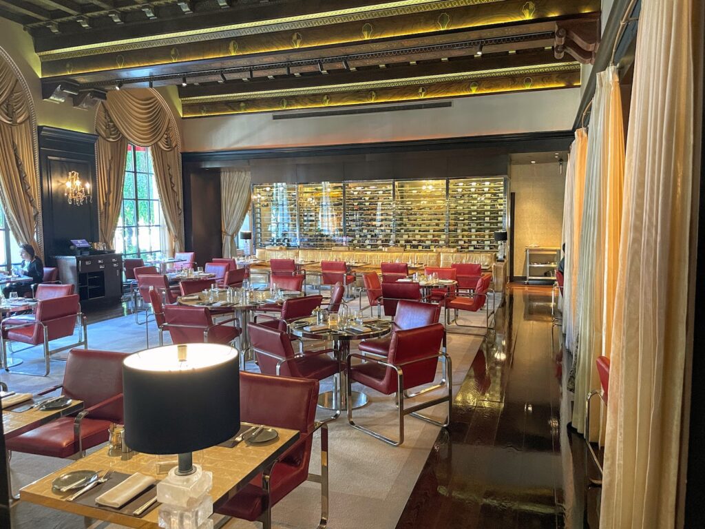 Review & Video: The St. Regis Washington DC, Historic Luxury Hawaii Calling a room with tables and chairs