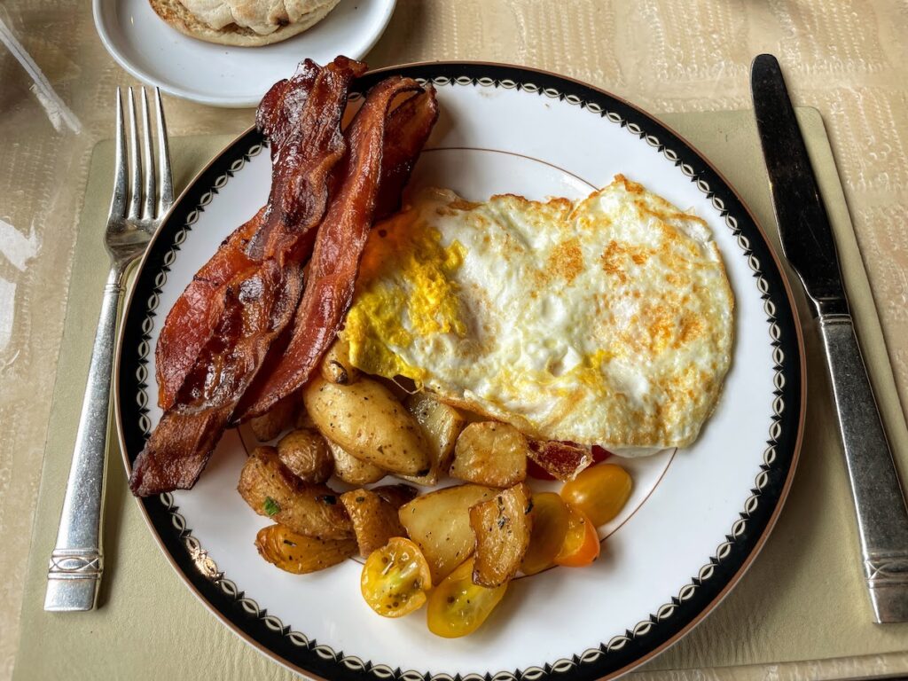 Review & Video: The St. Regis Washington DC, Historic Luxury Hawaii Calling a plate of food with bacon and eggs