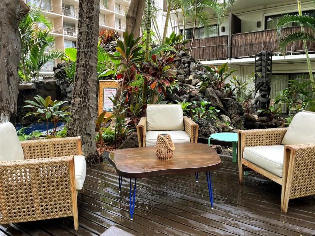 Review & Video: White Sands Hotel, Boutique & Smart Hawaii Calling a patio with chairs and a table