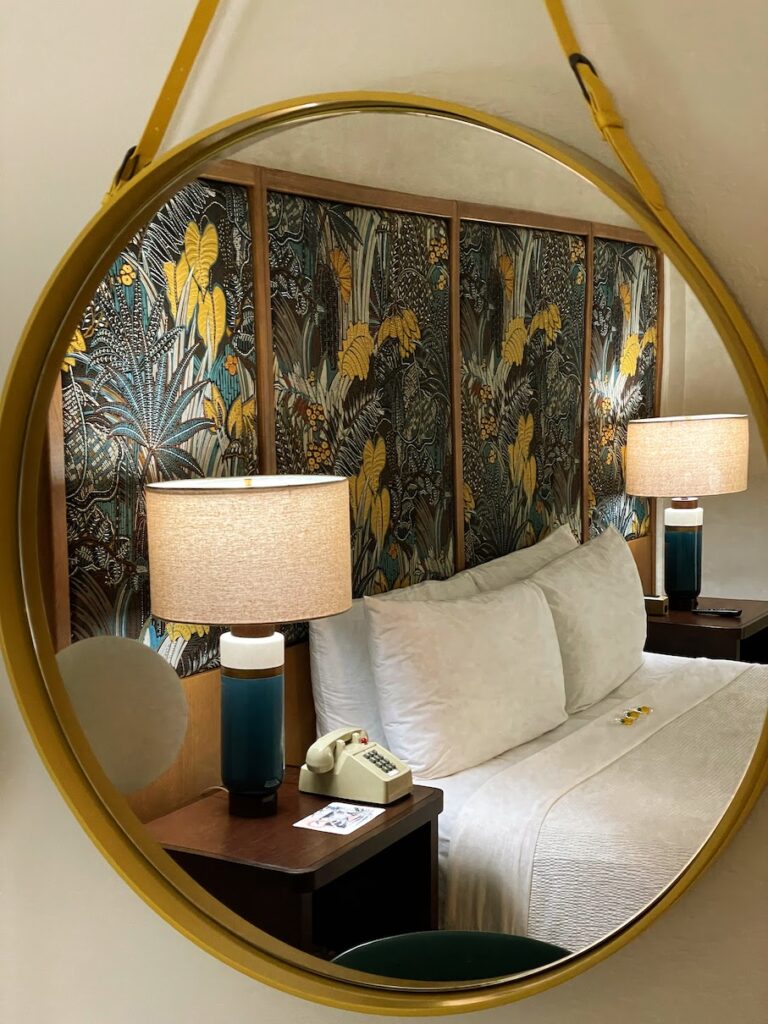 Review & Video: White Sands Hotel, Boutique & Smart Hawaii Calling a mirror in a hotel room