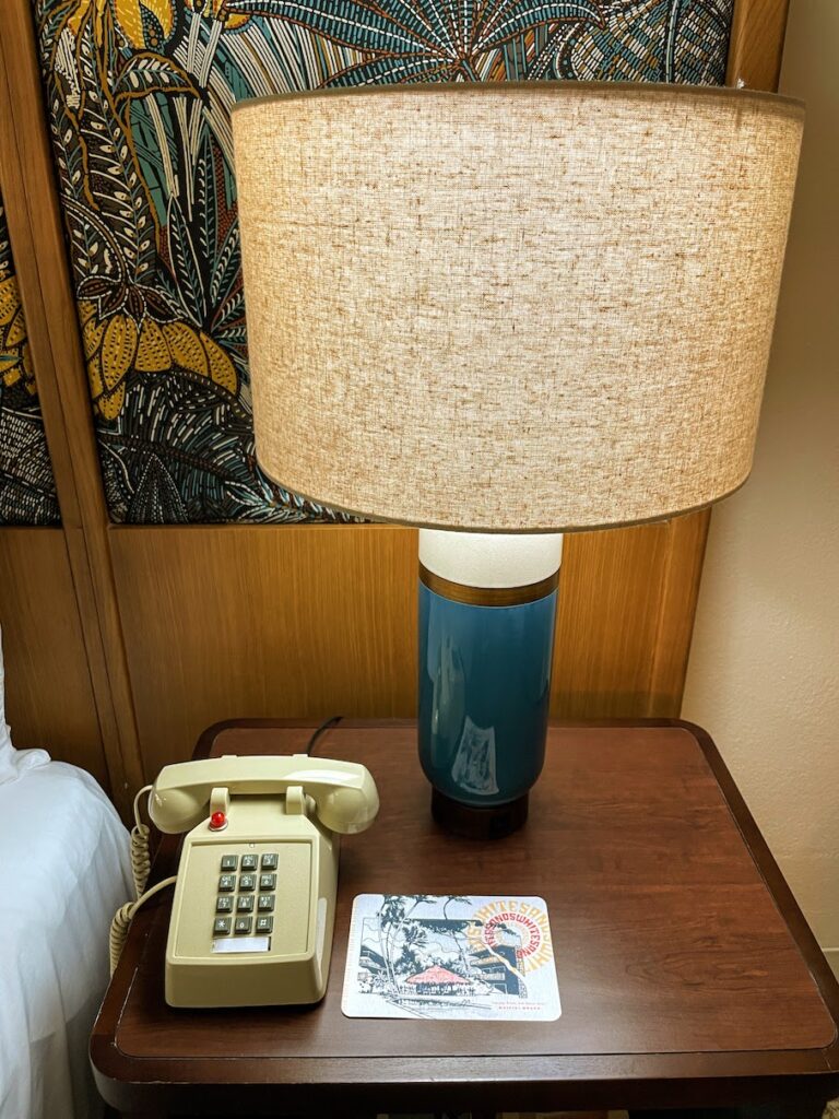 Review & Video: White Sands Hotel, Boutique & Smart Hawaii Calling a telephone and lamp on a table