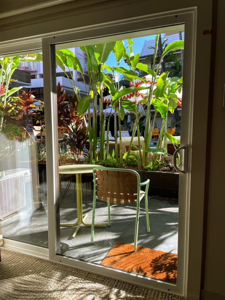 Review & Video: White Sands Hotel, Boutique & Smart Hawaii Calling a patio with a chair and table