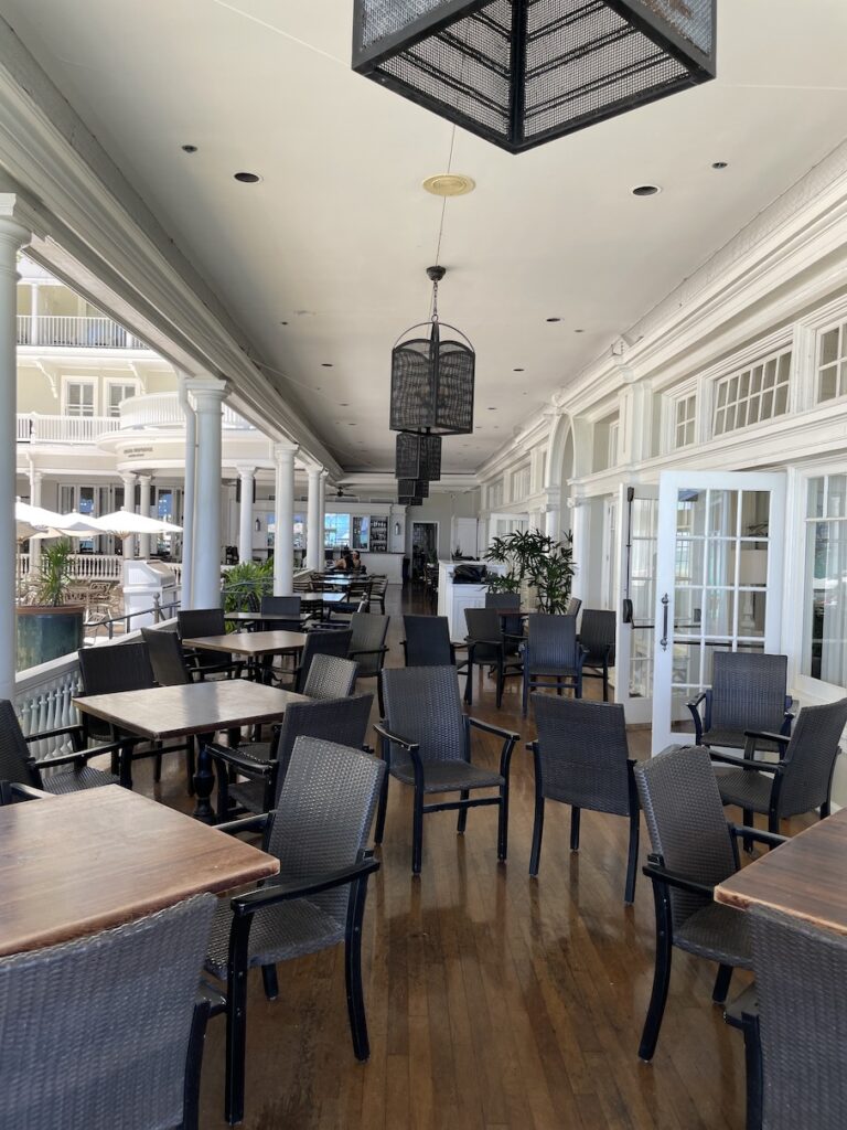 Review & Video: Moana Surfrider, Waikiki Beach Beauty Hawaii Calling a room with tables and chairs