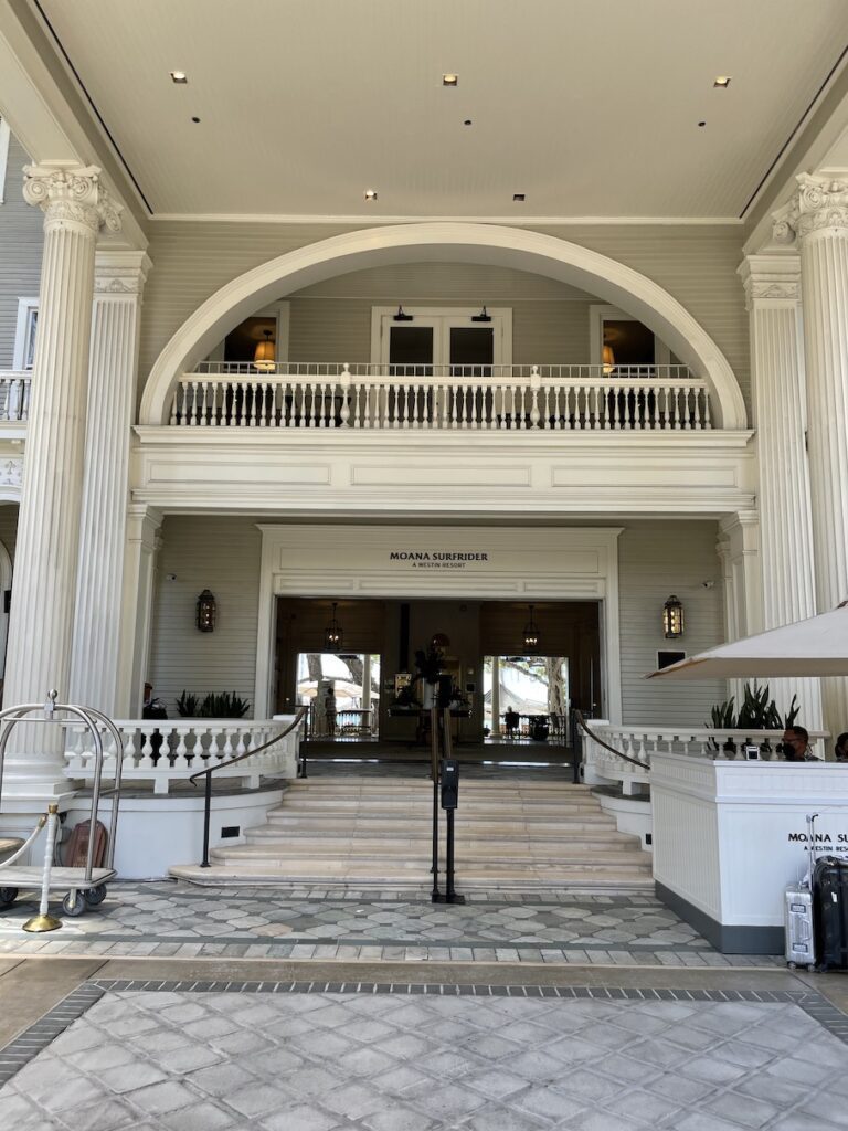 Review & Video: Moana Surfrider, Waikiki Beach Beauty Hawaii Calling a building with columns and stairs
