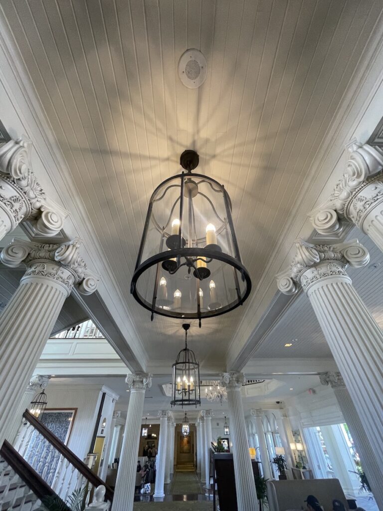 Review & Video: Moana Surfrider, Waikiki Beach Beauty Hawaii Calling a chandelier from the ceiling of a building