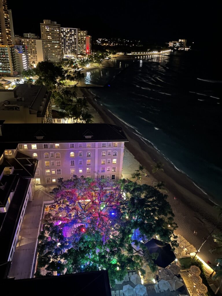 Review & Video: Moana Surfrider, Waikiki Beach Beauty Hawaii Calling a beach with buildings and trees at night