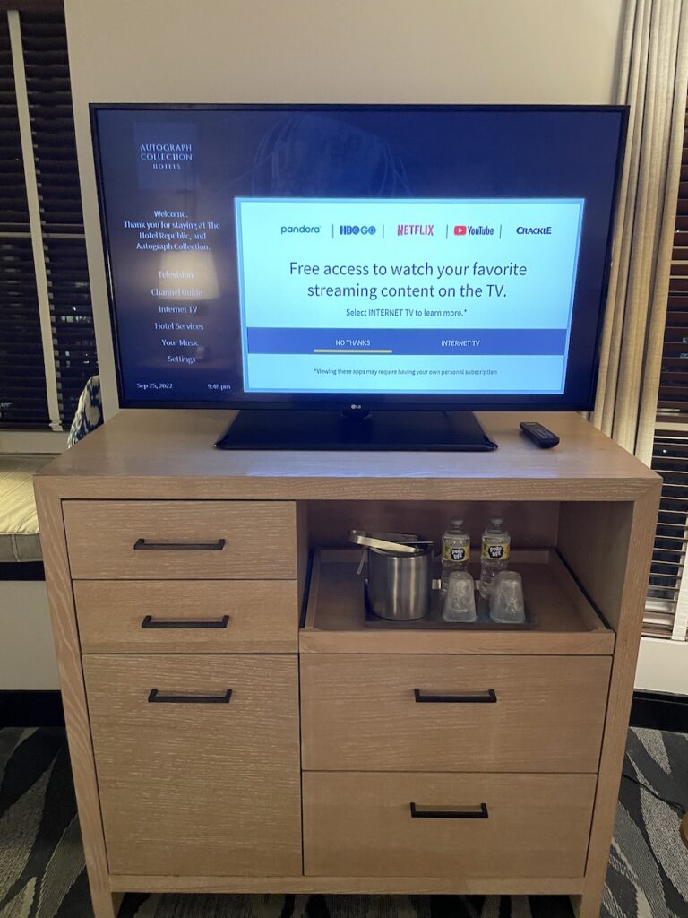 Review & Video: Hotel Republic San Diego, Autograph Collection Hawaii Calling a tv on a dresser