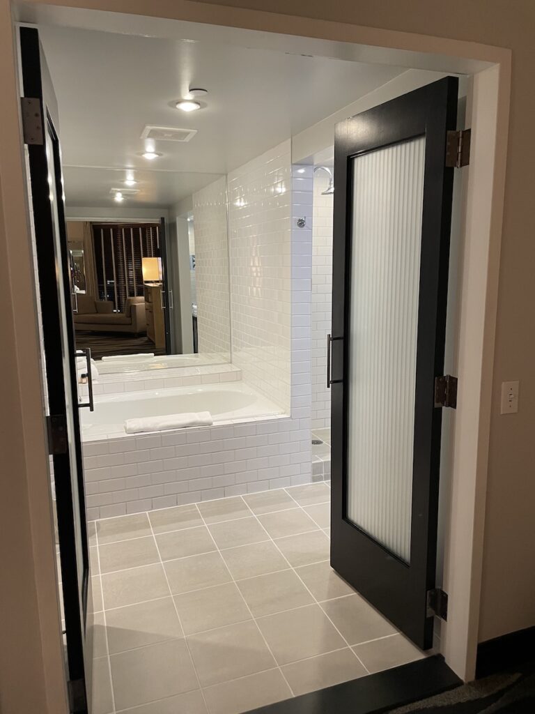 Review & Video: Hotel Republic San Diego, Autograph Collection Hawaii Calling a bathroom with a black door and a tub