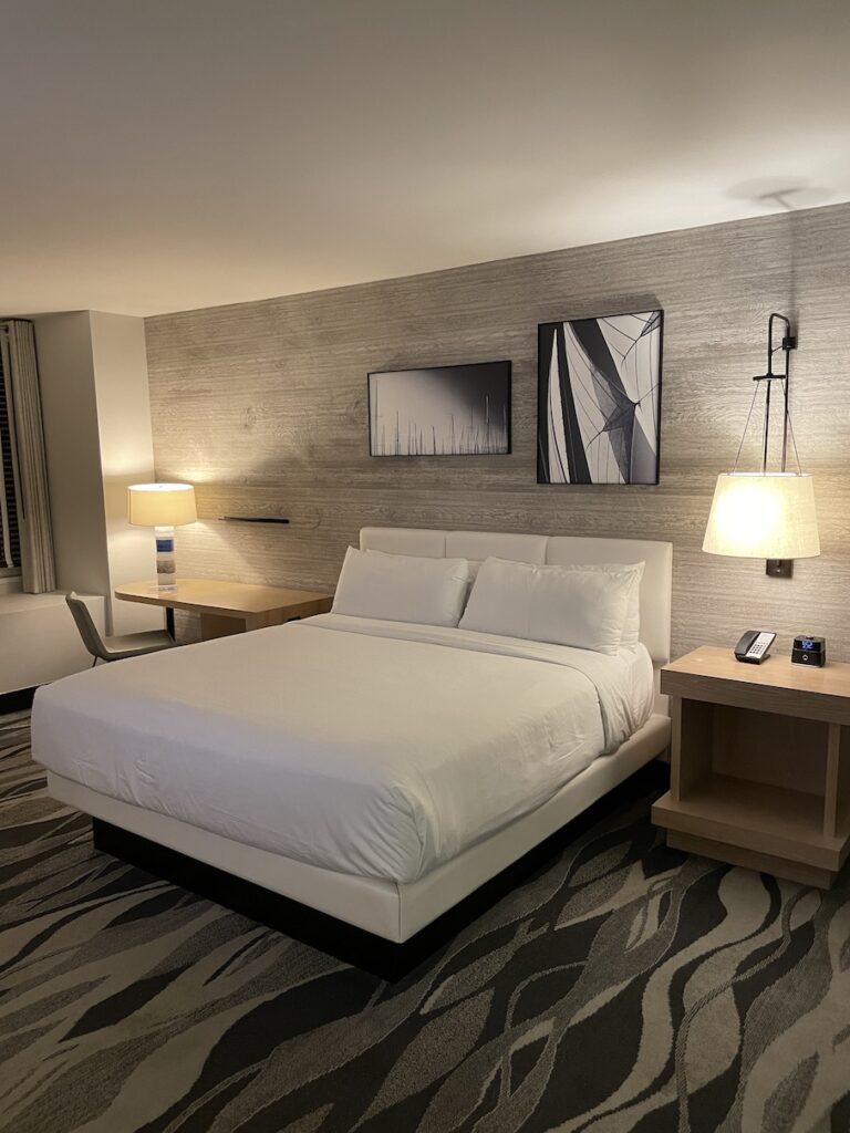 Review & Video: Hotel Republic San Diego, Autograph Collection Hawaii Calling a bed with a lamp and a table