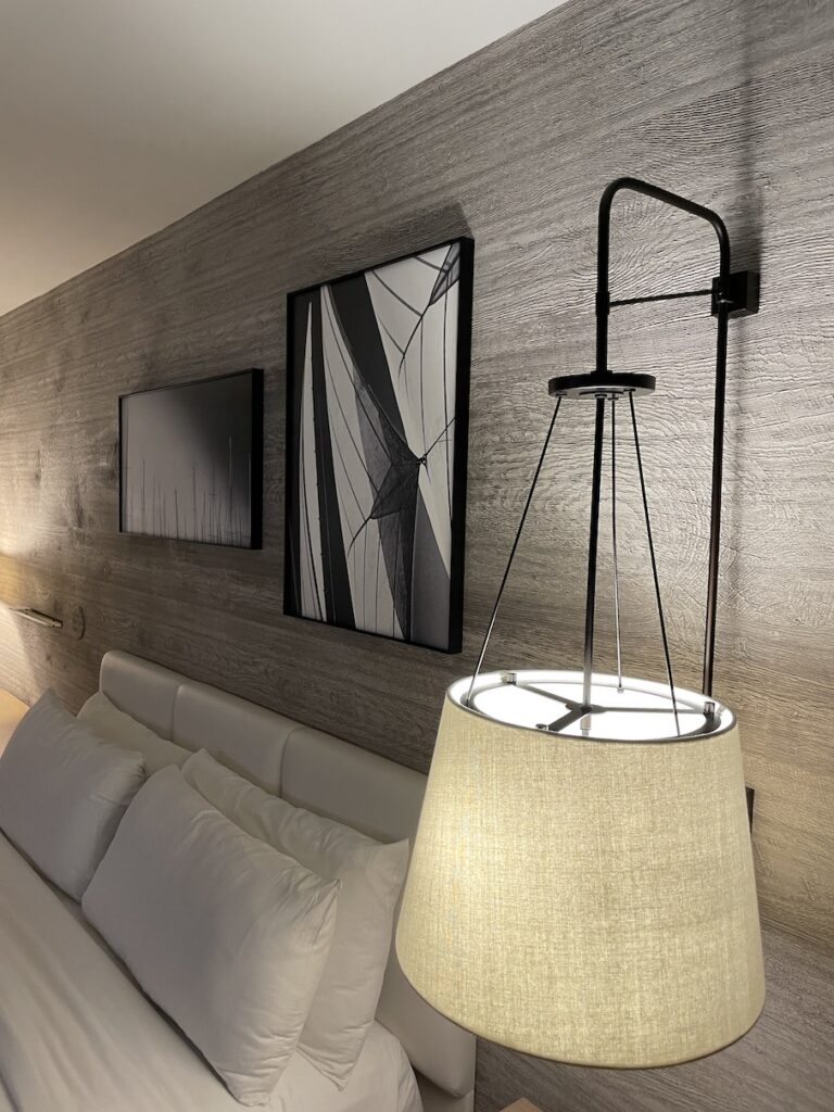 Review & Video: Hotel Republic San Diego, Autograph Collection Hawaii Calling a lamp on a table next to a bed