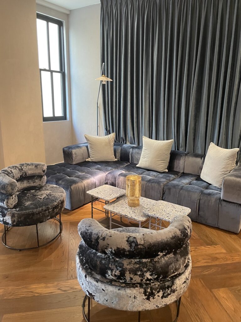 Review & Video: The Guild Hotel, San Diego, a Tribute Portfolio Hotel Hawaii Calling a living room with a couch and a table