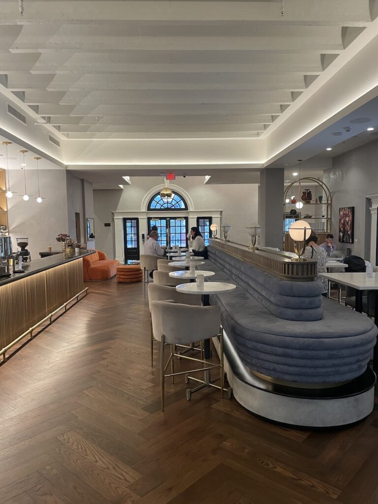 Review & Video: The Guild Hotel, San Diego, a Tribute Portfolio Hotel Hawaii Calling a room with a bar and people
