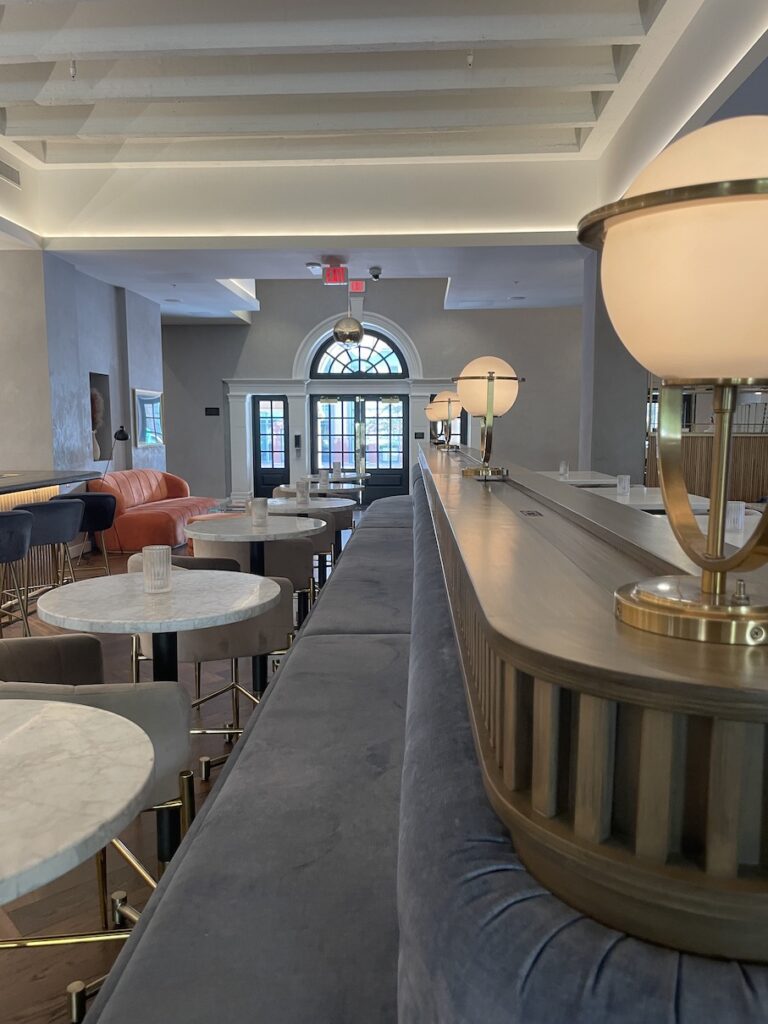 Review & Video: The Guild Hotel, San Diego, a Tribute Portfolio Hotel Hawaii Calling a room with tables and chairs