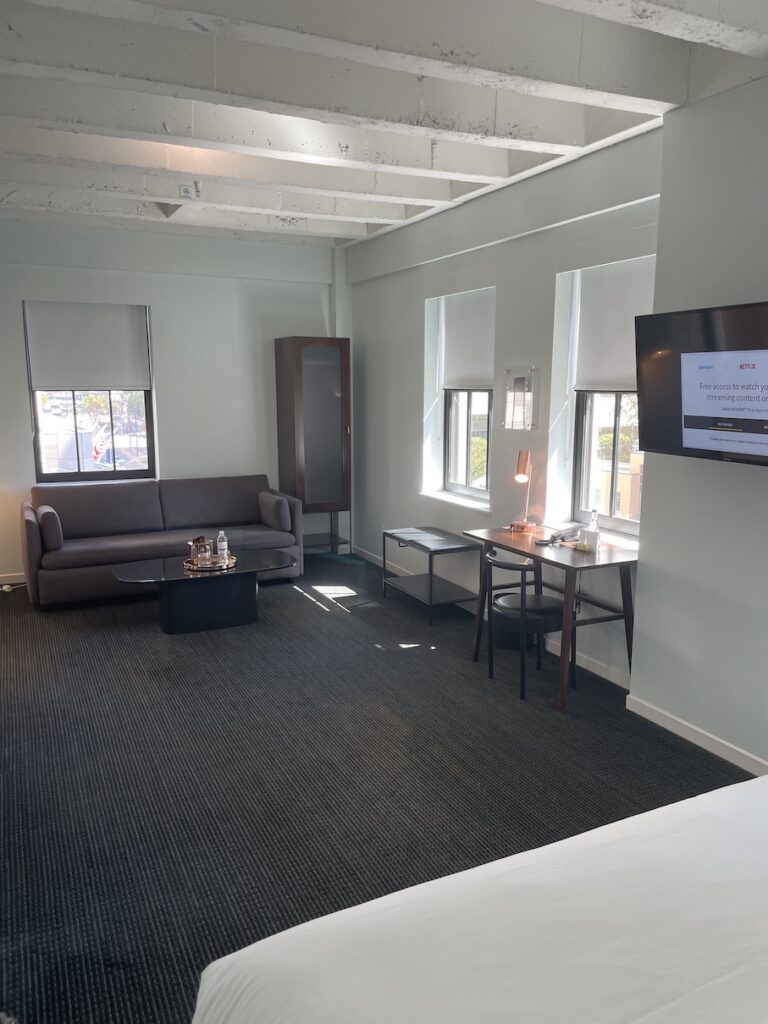 Review & Video: The Guild Hotel, San Diego, a Tribute Portfolio Hotel Hawaii Calling a room with a tv and couch
