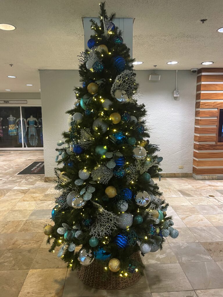 17 Gorgeous Waikiki Hotel Christmas Trees Hawaii Calling a christmas tree in a building