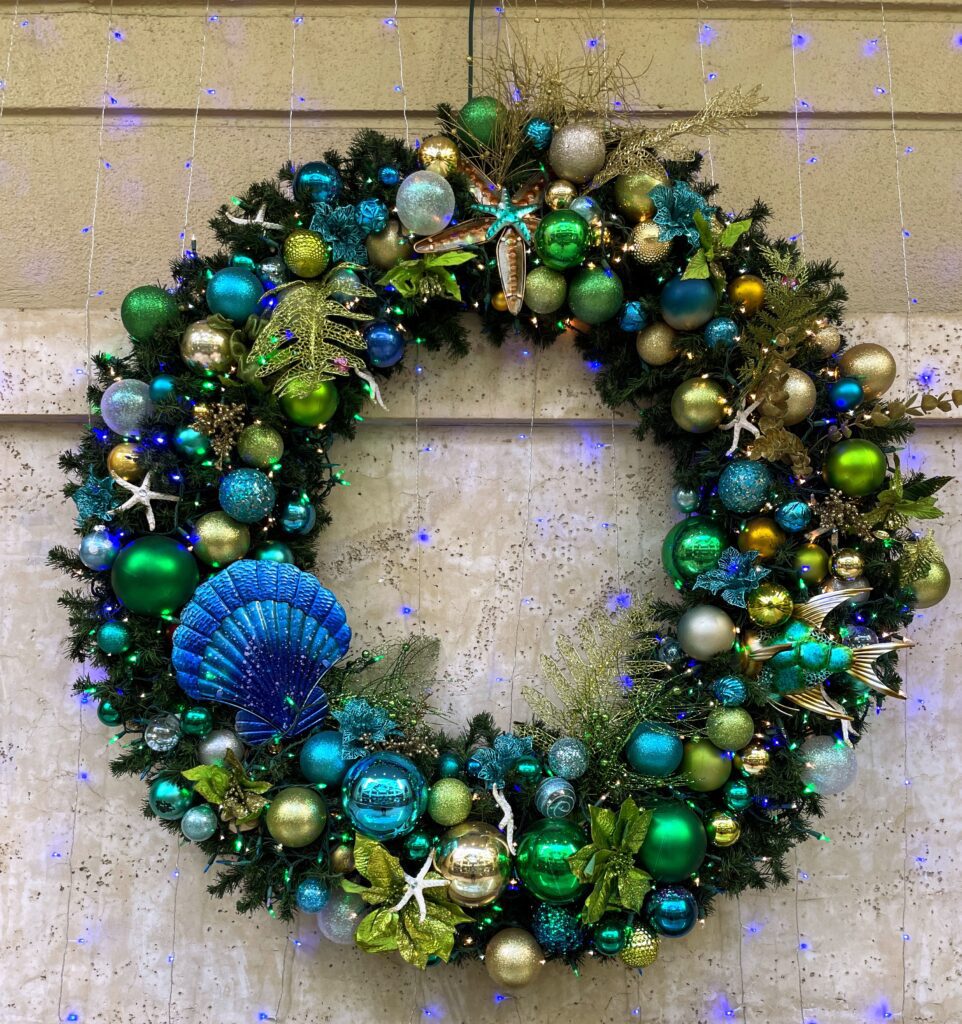 17 Gorgeous Waikiki Hotel Christmas Trees Hawaii Calling a wreath with ornaments and lights