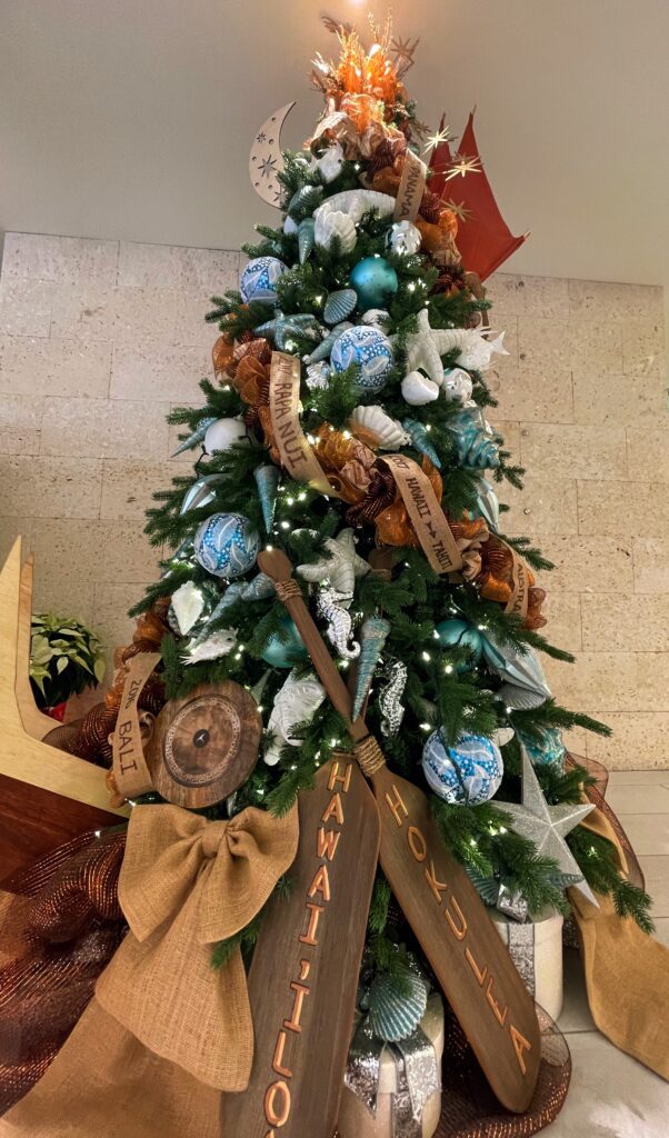 17 Gorgeous Waikiki Hotel Christmas Trees Hawaii Calling Outrigger Reef, one of best Waikiki hotel Christmas trees