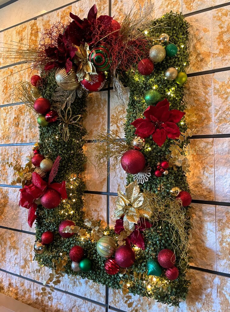 17 Gorgeous Waikiki Hotel Christmas Trees Hawaii Calling a christmas wreath on a wall