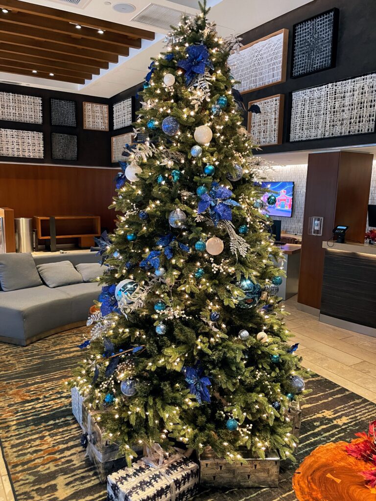 17 Gorgeous Waikiki Hotel Christmas Trees Hawaii Calling a christmas tree in a room