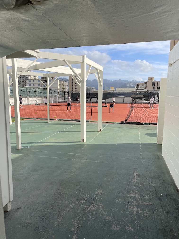 Review & Video: 'Alohilani Resort Waikiki Beach, A Unique Oasis Hawaii Calling a tennis court with people on it