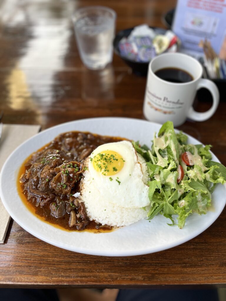 Review & Video: 'Alohilani Resort Waikiki Beach, A Unique Oasis Hawaii Calling a plate of food with a cup of coffee