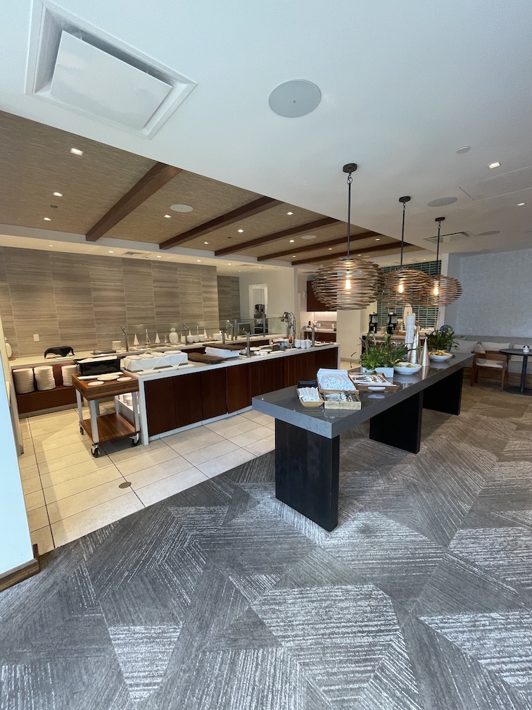Review & Video: 'Alohilani Resort Waikiki Beach, A Unique Oasis Hawaii Calling a large kitchen with a large counter