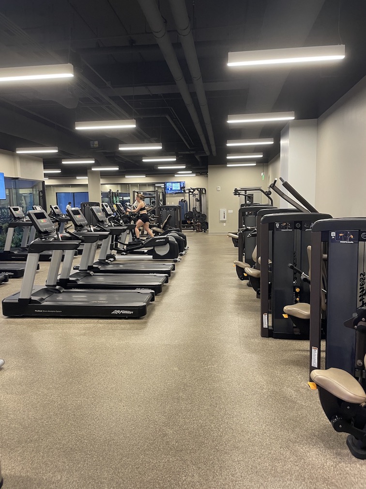 Review & Video: 'Alohilani Resort Waikiki Beach, A Unique Oasis Hawaii Calling a woman on treadmills in a gym