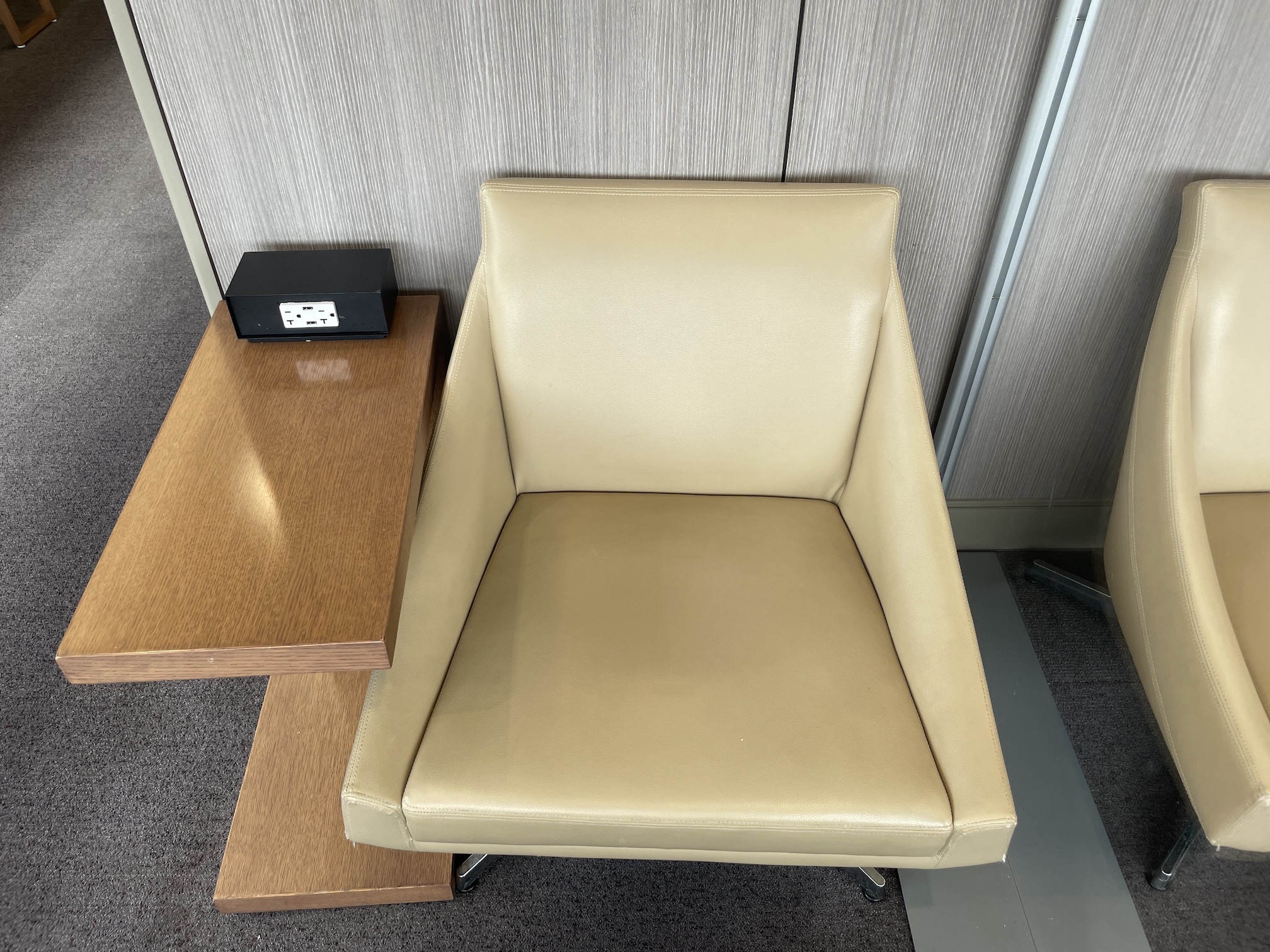 Honolulu Admirals Club | Guide & Review (2025) Hawaii Calling a tan leather chair next to a table