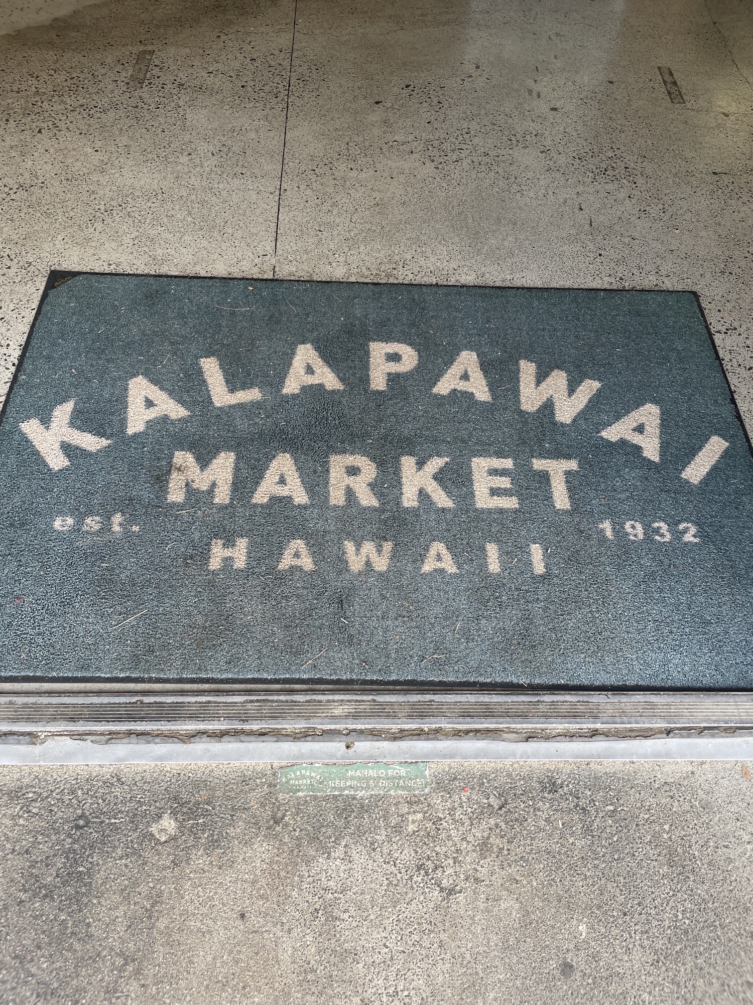 Review: Kalapawai Waimanalo | Extra Fresh Breakfast Hawaii Calling a sign on the ground