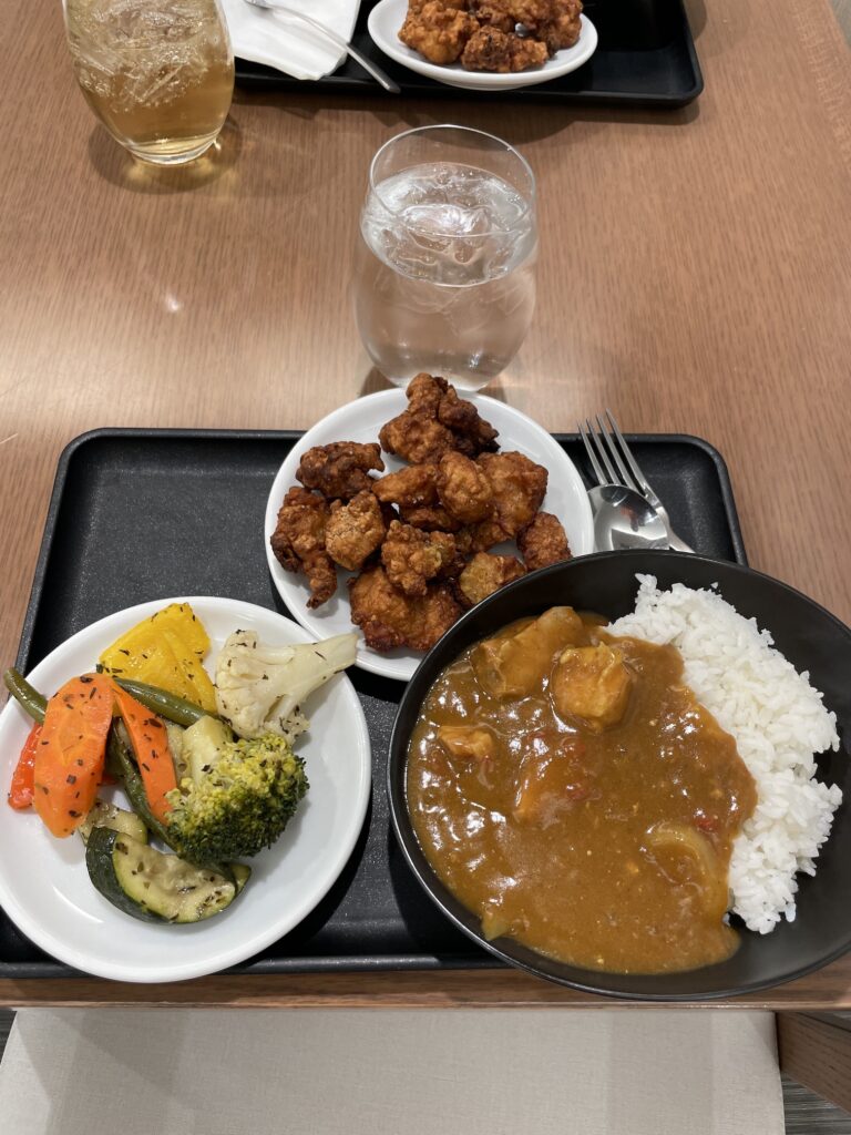 Honolulu Admirals Club | Guide & Review (2025) Hawaii Calling Honolulu Admirals Club curry with rice, chicken karaage, and vegetables