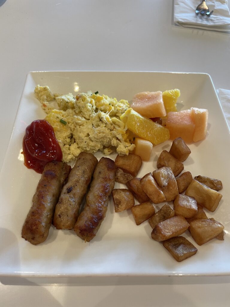 Review: American Express Centurion Lounge Phoenix - Small & Efficient Hawaii Calling a plate of food on a table