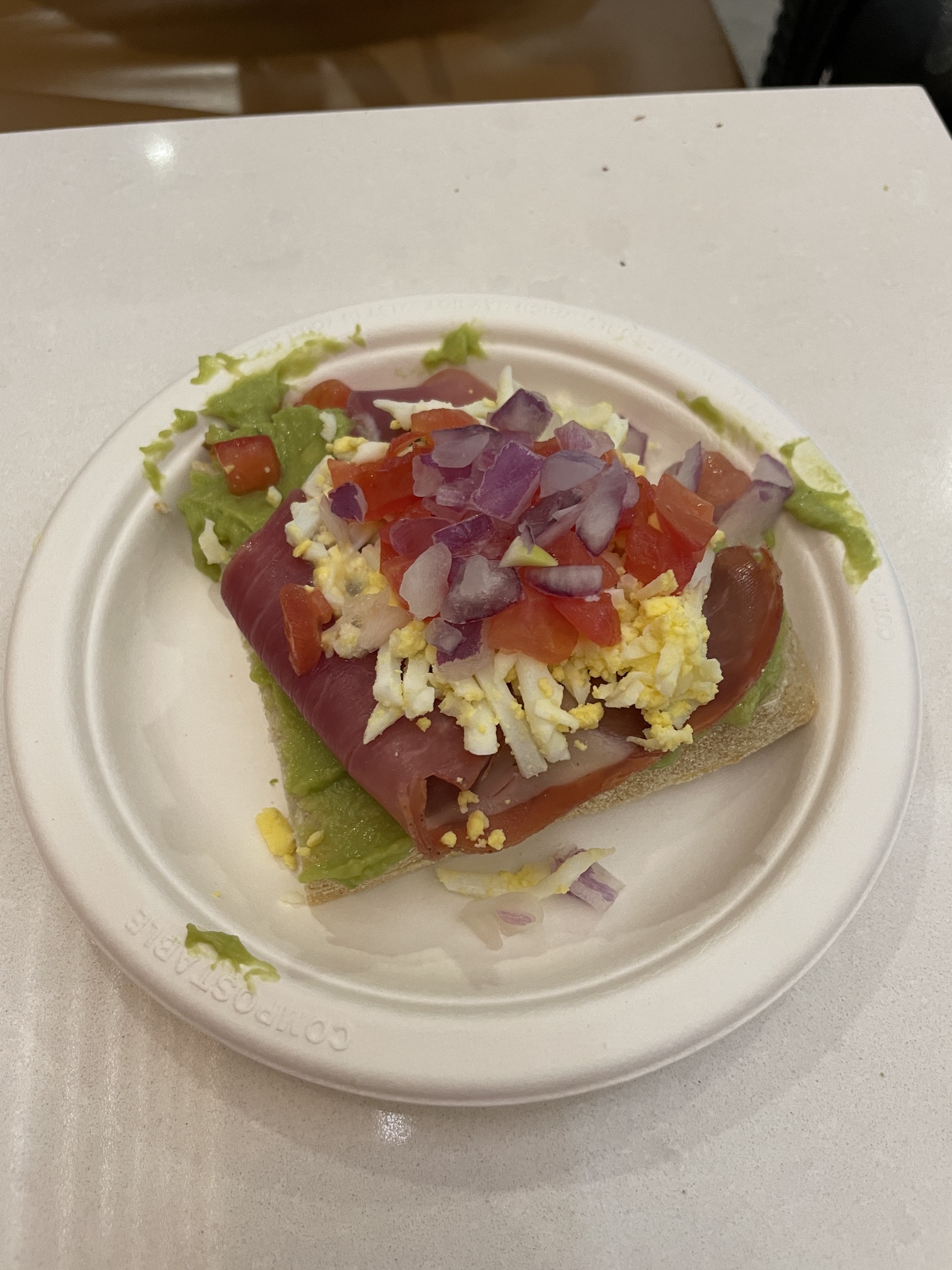 Review: Phoenix Admirals Club Gate A7 Hawaii Calling Avocado toast from the Phoenix Admirals Club