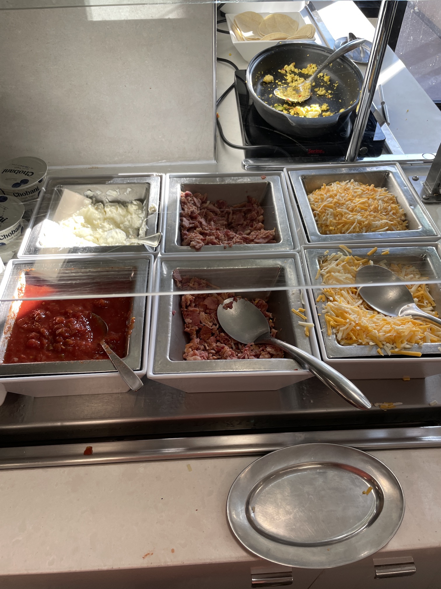 Review: Phoenix Admirals Club Gate A7 Hawaii Calling a trays of food in a restaurant